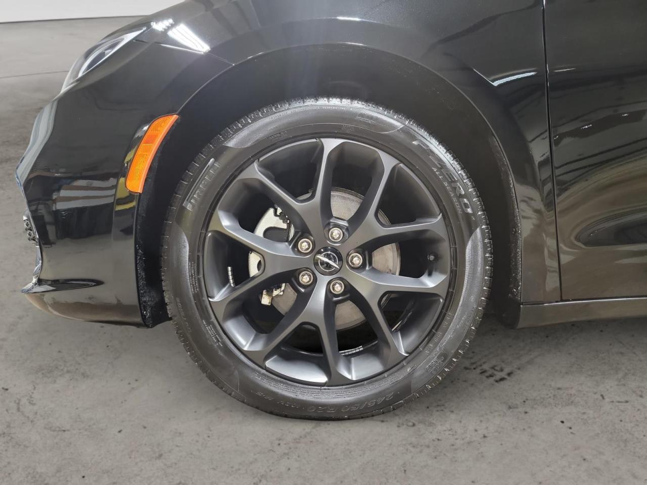 2024 Chrysler Pacifica Touring-L Front-Wheel Drive Passenger Van Photo