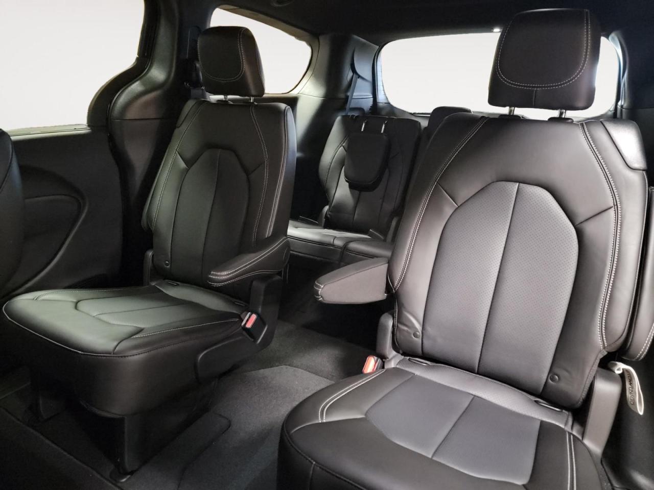 2024 Chrysler Pacifica Touring-L Front-Wheel Drive Passenger Van Photo