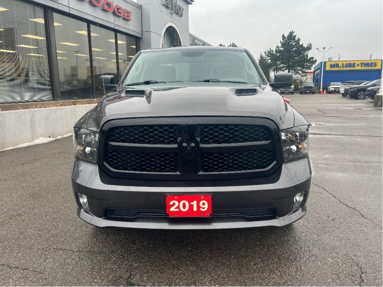 2019 RAM 1500 Classic Express Night Crew 4x4 V8 *HITCH *BIG SCREEN Photo