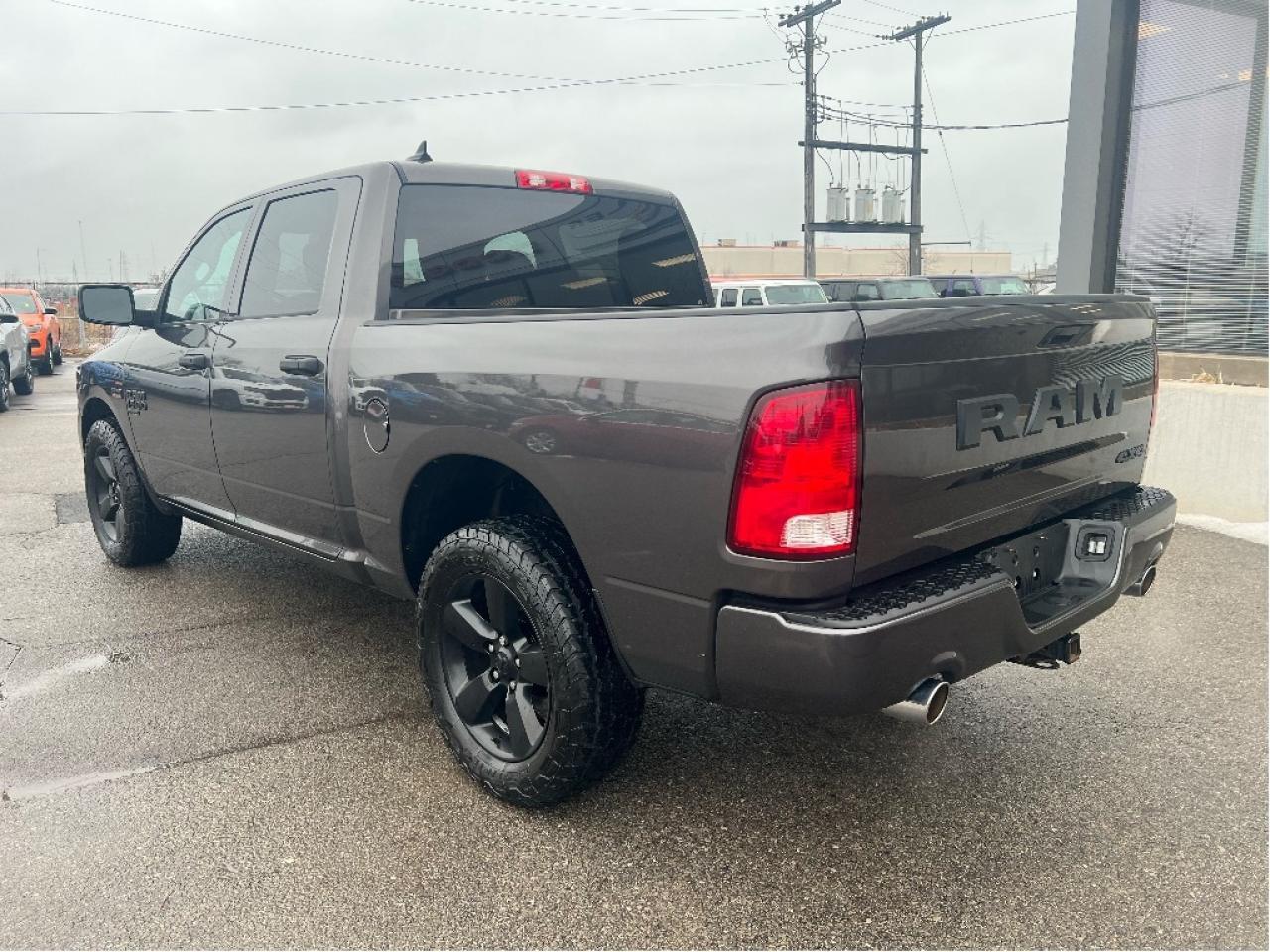 2019 RAM 1500 Classic Express Night Crew 4x4 V8 *HITCH *BIG SCREEN Photo