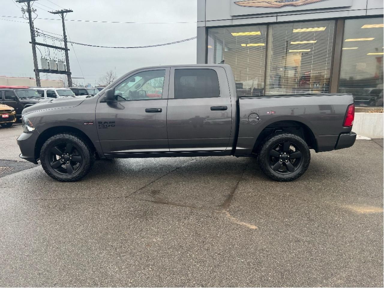 2019 RAM 1500 Classic Express Night Crew 4x4 V8 *HITCH *BIG SCREEN Photo