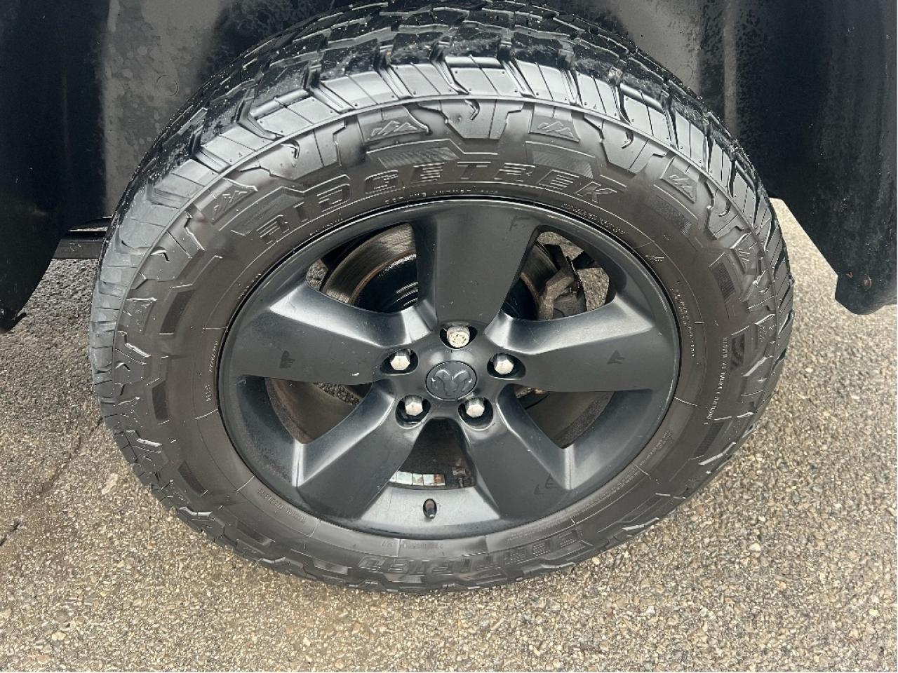 2019 RAM 1500 Classic Express Night Crew 4x4 V8 *HITCH *BIG SCREEN Photo