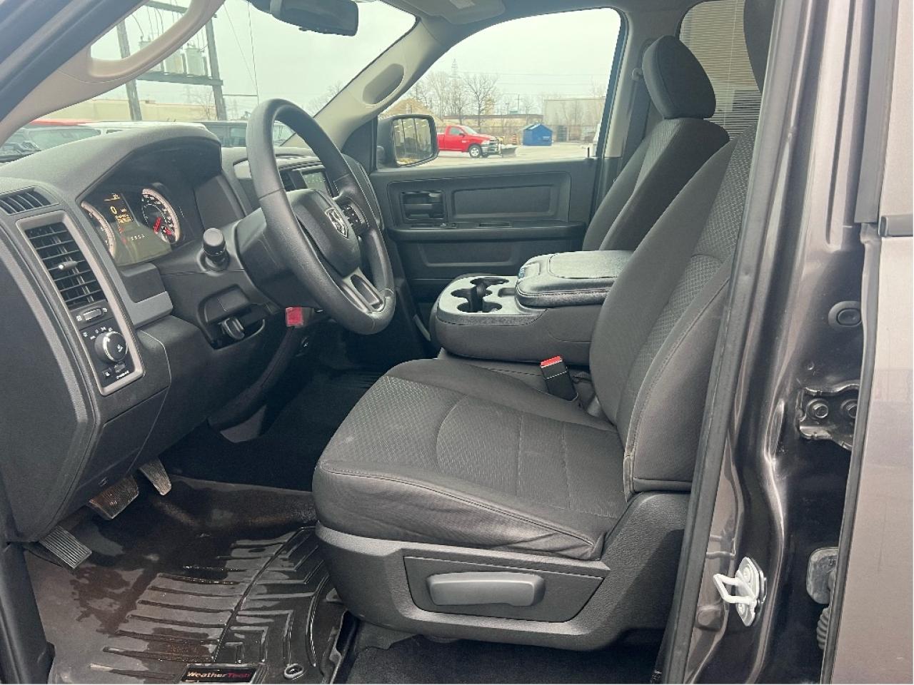 2019 RAM 1500 Classic Express Night Crew 4x4 V8 *HITCH *BIG SCREEN Photo