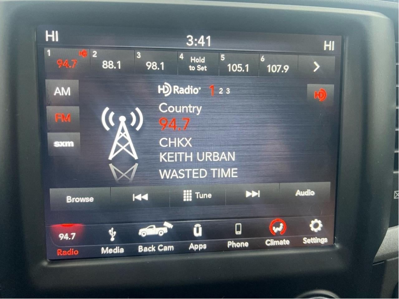 2019 RAM 1500 Classic Express Night Crew 4x4 V8 *HITCH *BIG SCREEN Photo