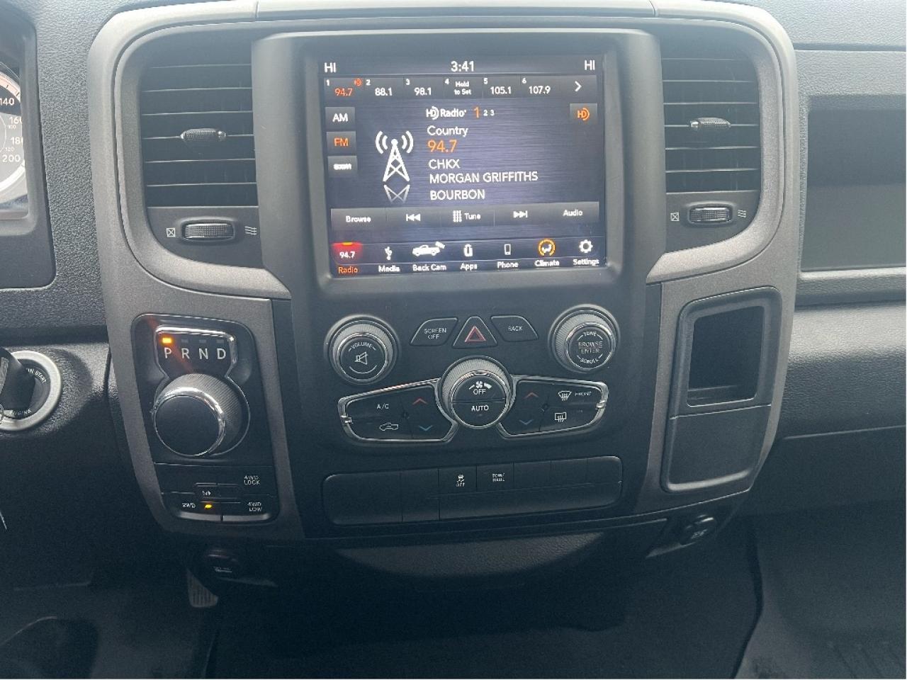 2019 RAM 1500 Classic Express Night Crew 4x4 V8 *HITCH *BIG SCREEN Photo