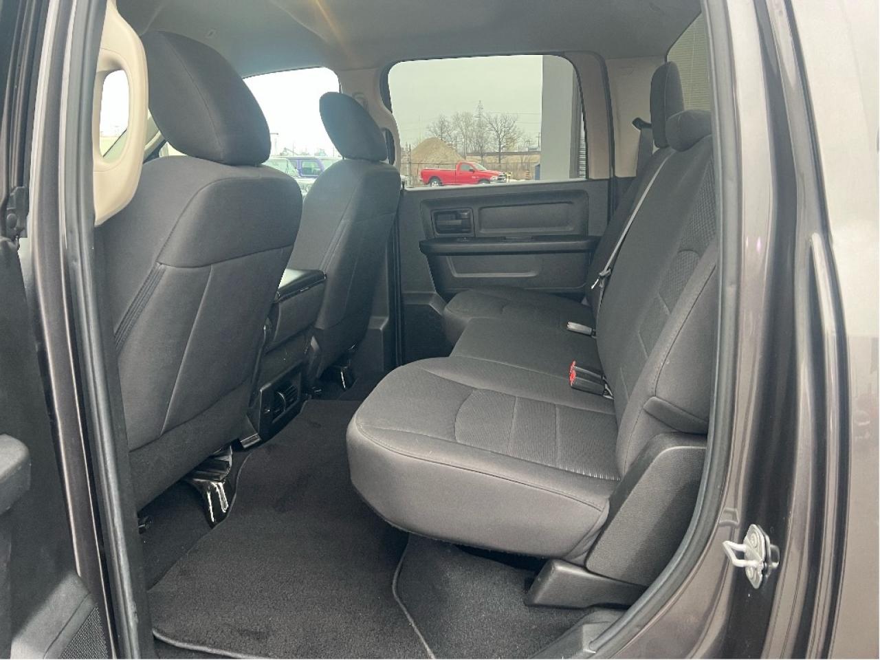 2019 RAM 1500 Classic Express Night Crew 4x4 V8 *HITCH *BIG SCREEN Photo