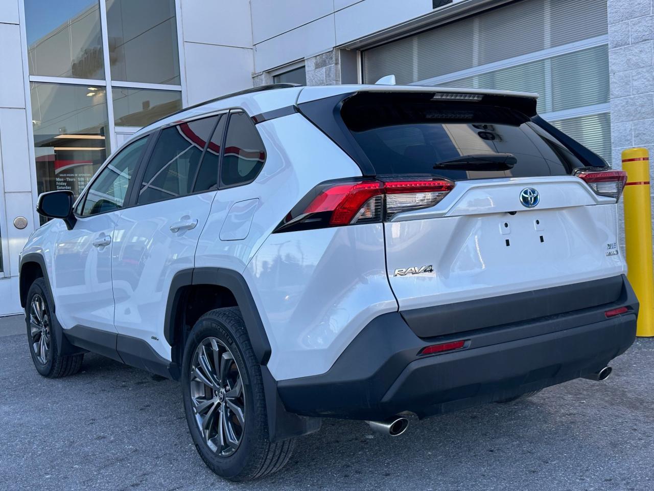 2024 Toyota RAV4 Hybrid XLE 4dr All-Wheel Drive Photo4