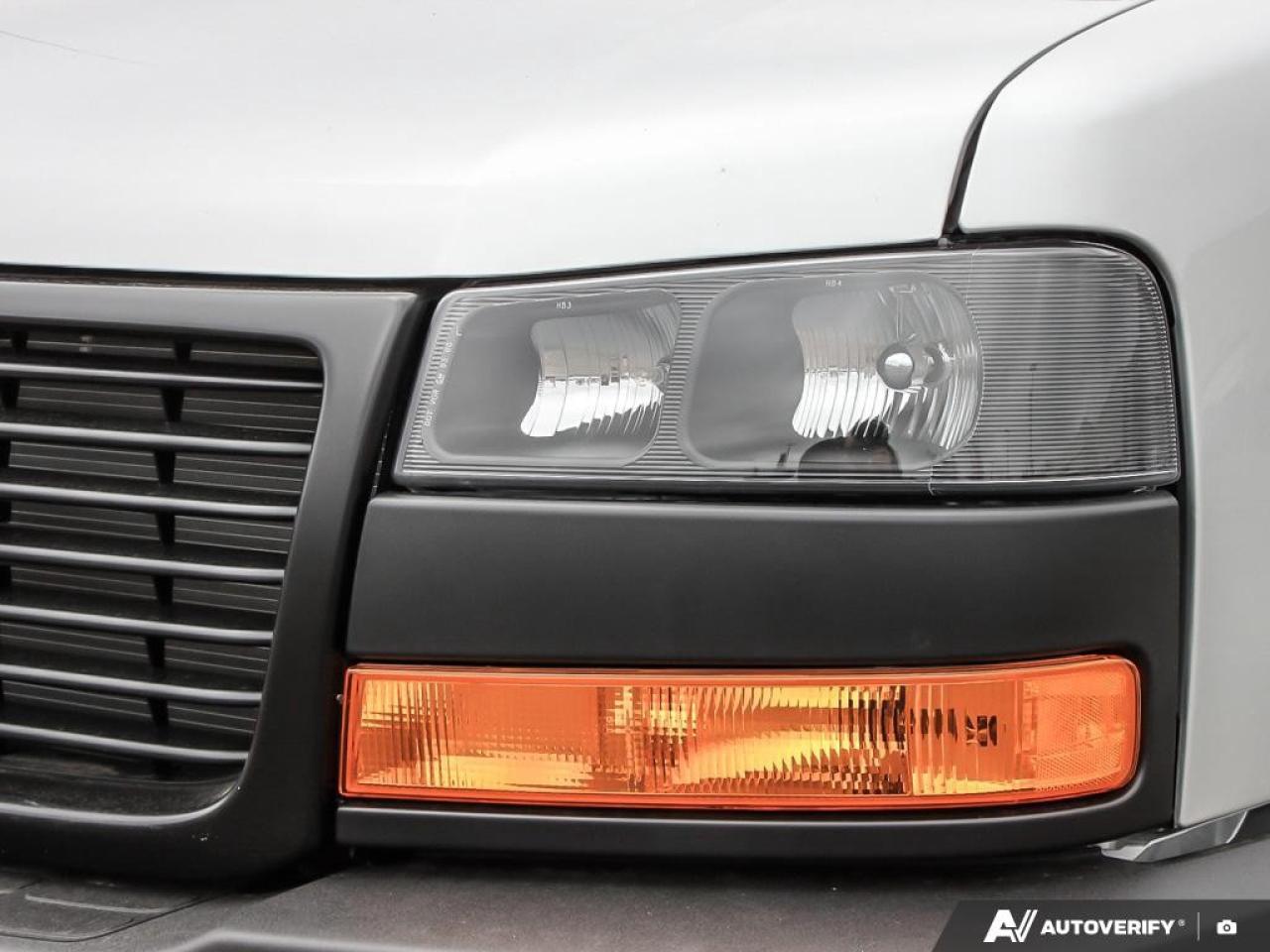 2025 GMC Savana Cargo Van 3500 Regular Wheelbase Rear-Wheel Drive Photo