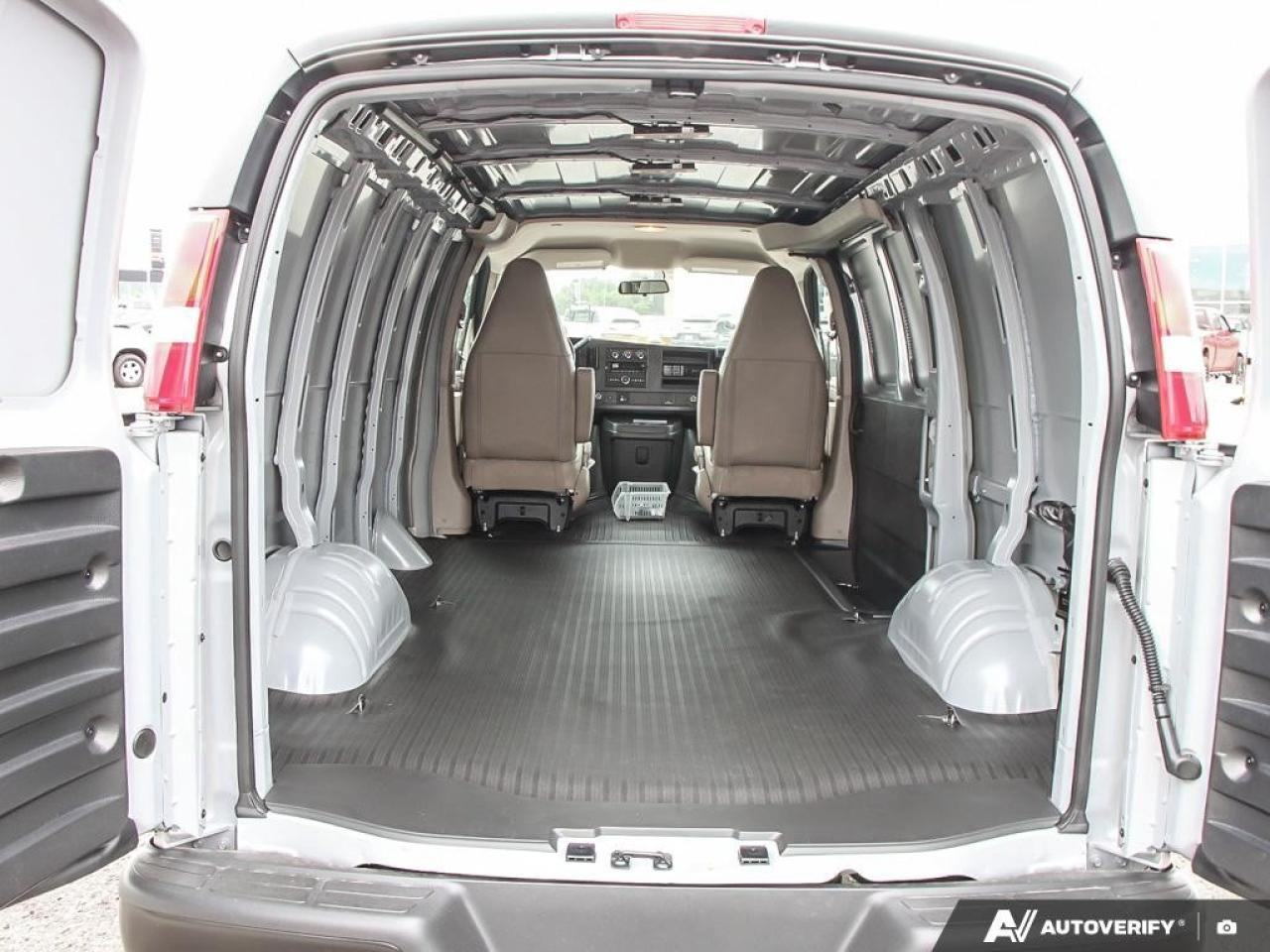 2025 GMC Savana Cargo Van 3500 Regular Wheelbase Rear-Wheel Drive Photo