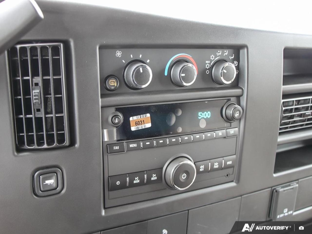 2025 GMC Savana Cargo Van 3500 Regular Wheelbase Rear-Wheel Drive Photo