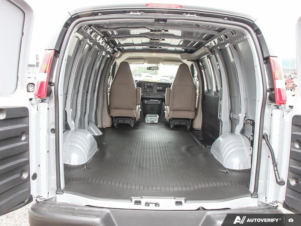 2025 GMC Savana Cargo Van 3500 Regular Wheelbase Rear-Wheel Drive Photo