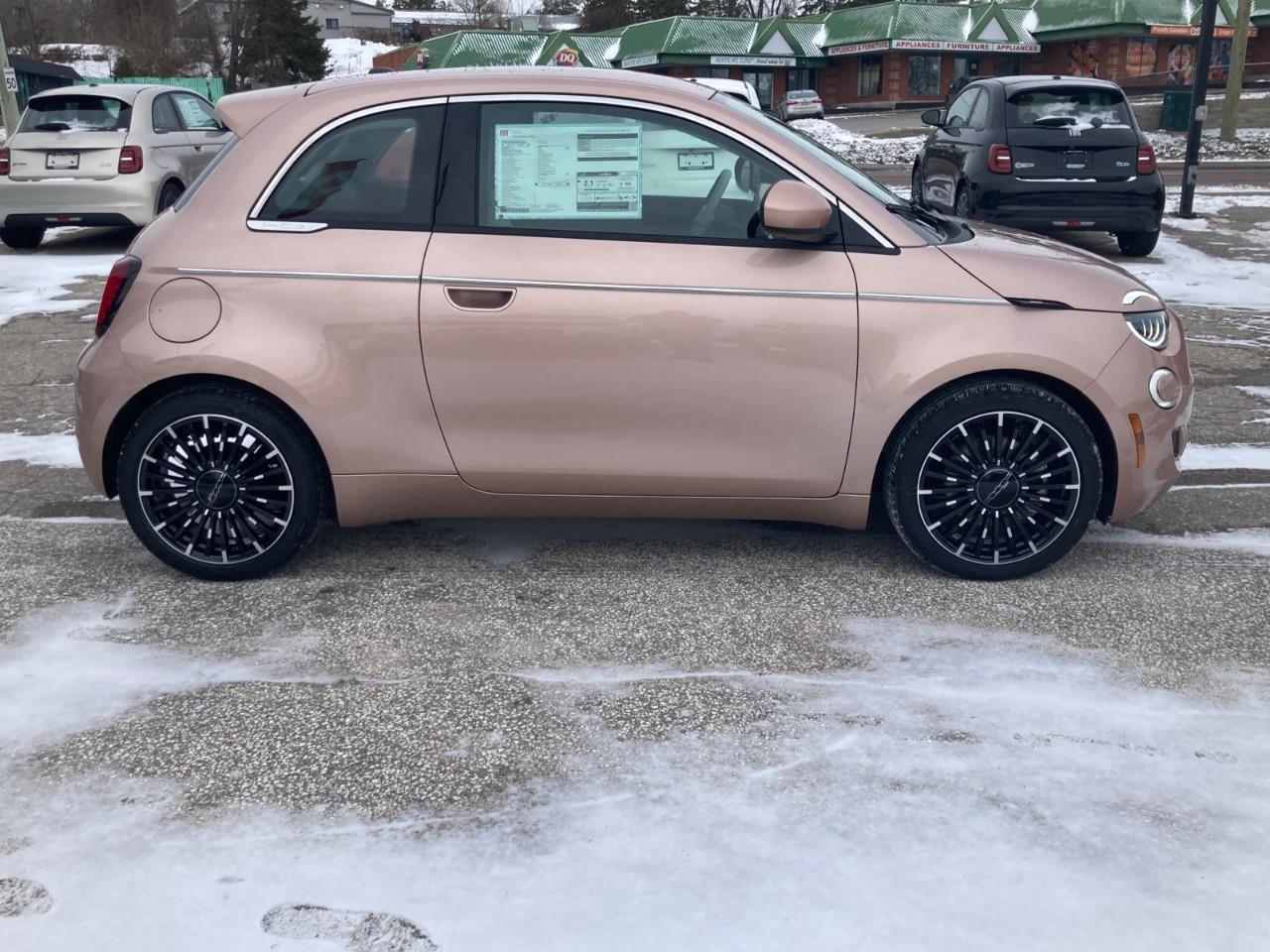 2025 Fiat 500E Base 2dr Hatchback Photo