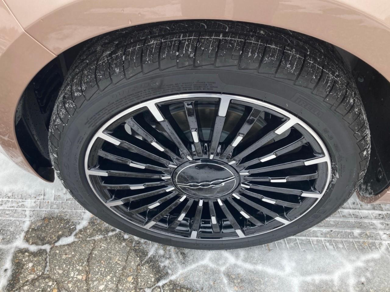 2025 Fiat 500E Base 2dr Hatchback Photo