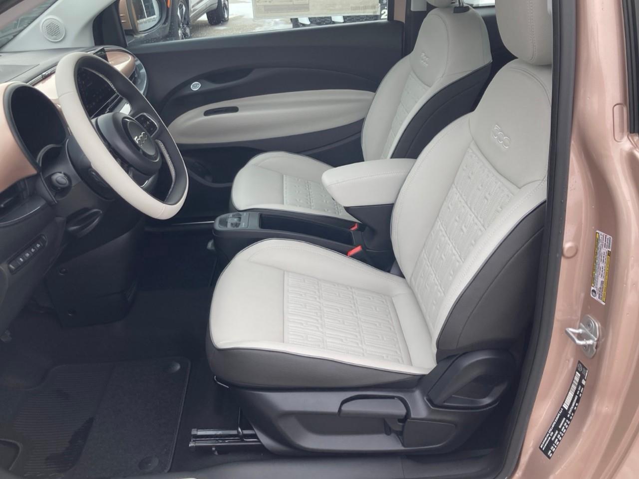 2025 Fiat 500E Base 2dr Hatchback Photo