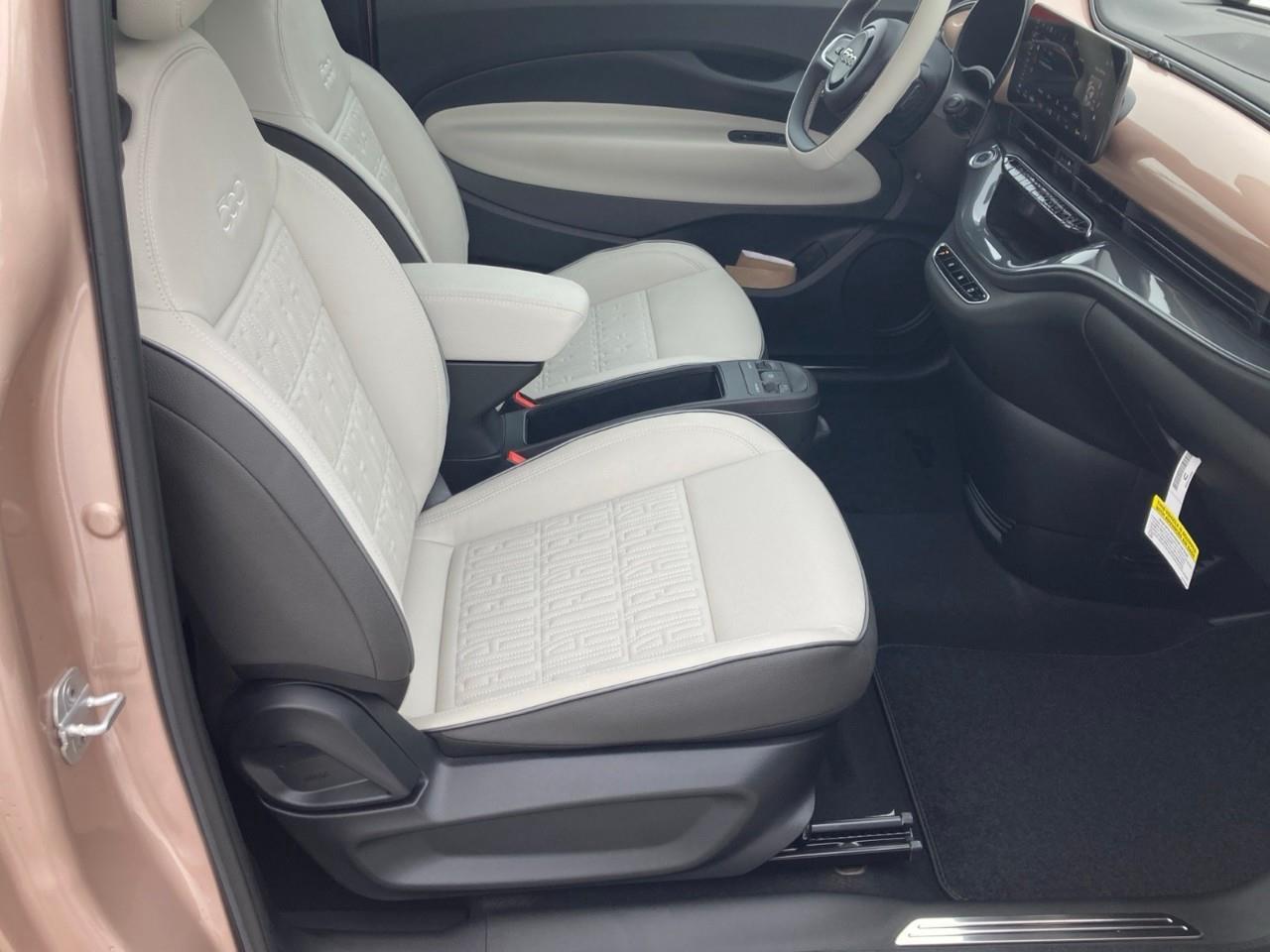 2025 Fiat 500E Base 2dr Hatchback Photo