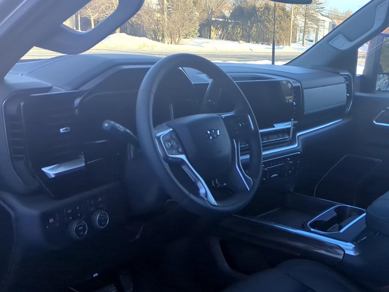 2026 Chevrolet SILVERADO 2500HD 4WD Crew Cab Standard Box LT Photo