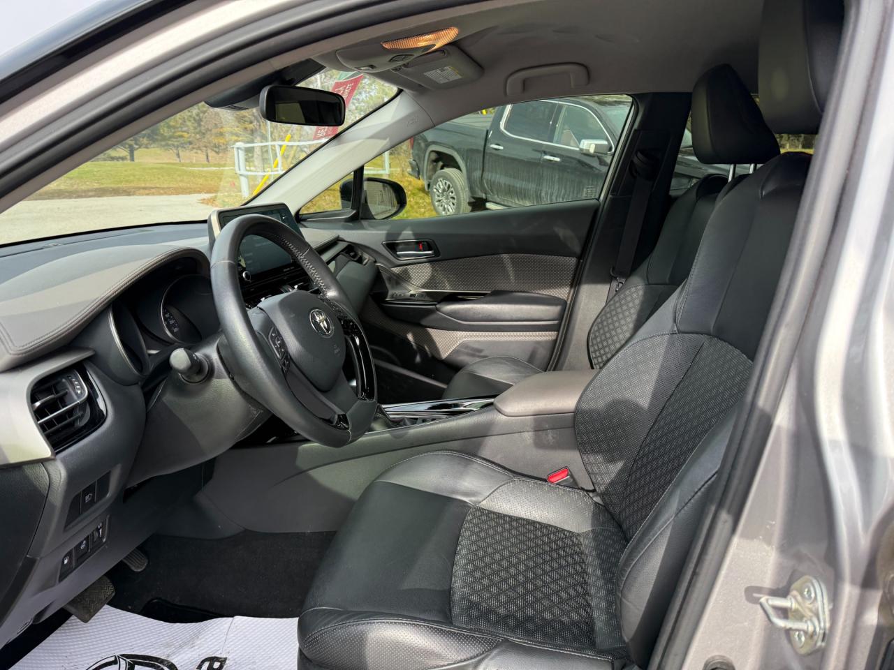 2020 Toyota C-HR Limited 4dr Front-Wheel Drive Sport Utility Photo3