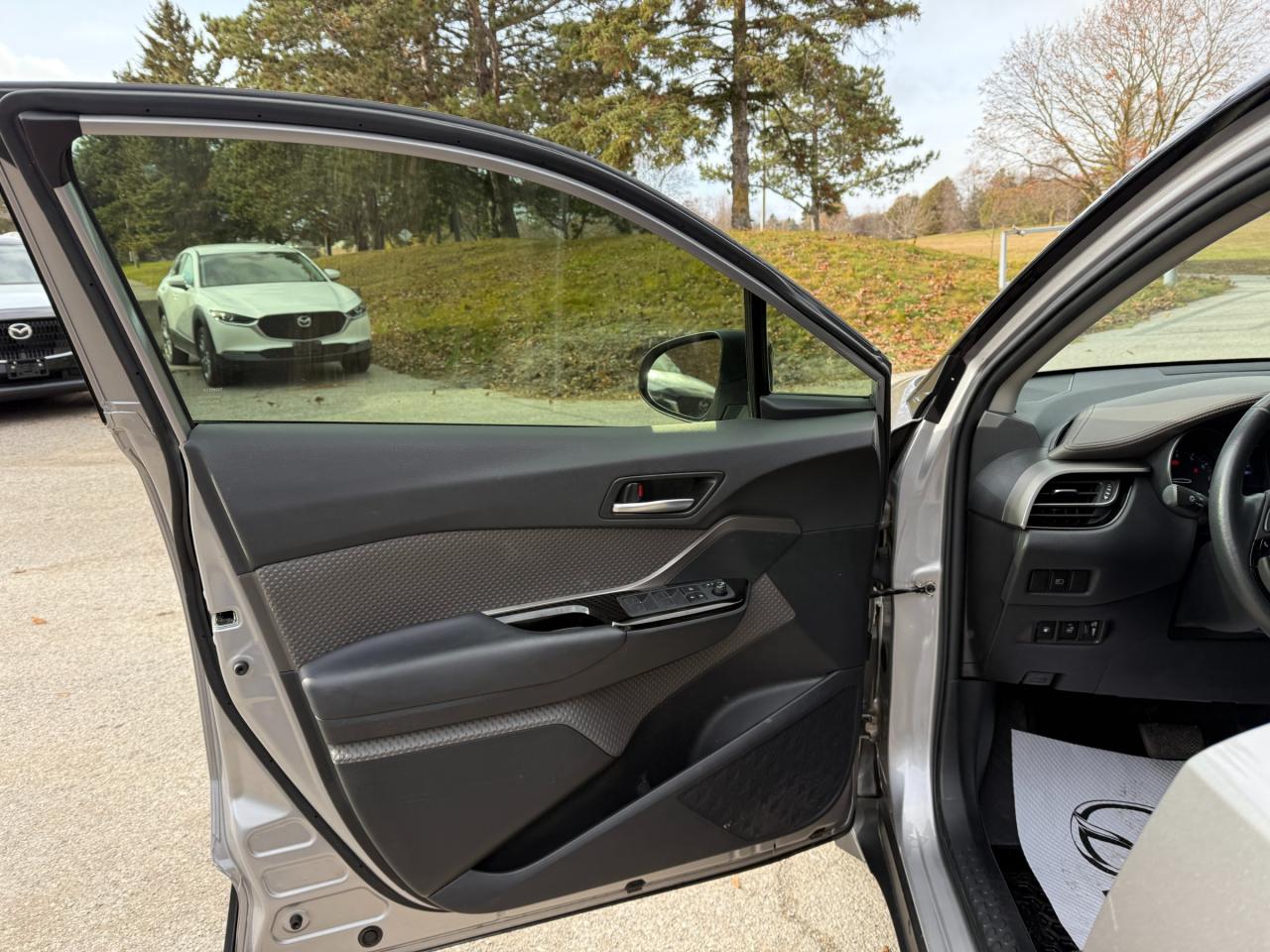 2020 Toyota C-HR Limited 4dr Front-Wheel Drive Sport Utility Photo