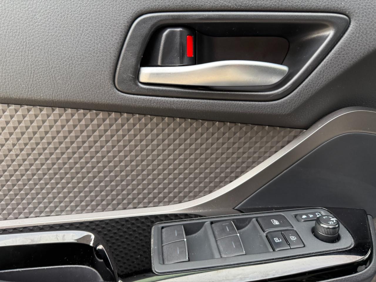 2020 Toyota C-HR Limited 4dr Front-Wheel Drive Sport Utility Photo