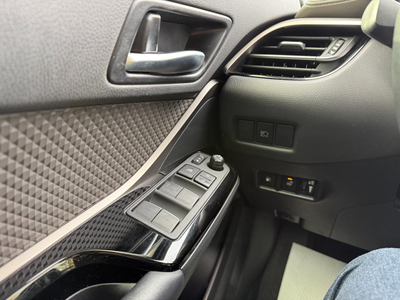 2020 Toyota C-HR Limited 4dr Front-Wheel Drive Sport Utility Photo