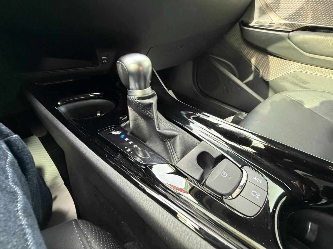 2020 Toyota C-HR Limited 4dr Front-Wheel Drive Sport Utility Photo