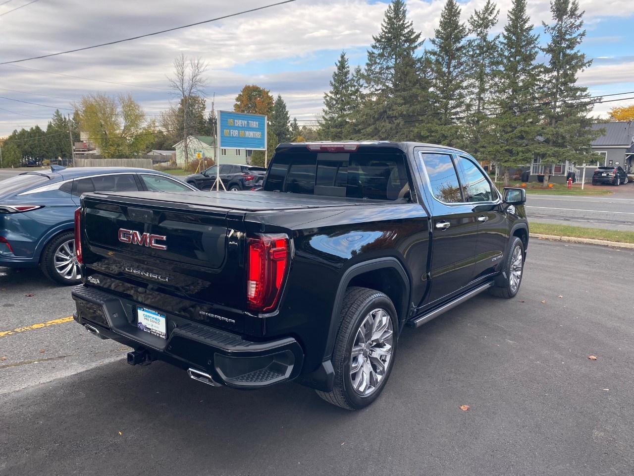 2024 GMC Sierra 1500 Crew Cab Short Box 4-Wheel Drive Denali Photo3