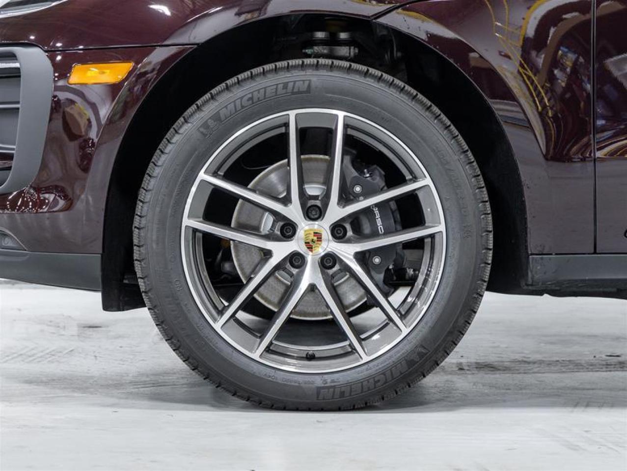 2025 Porsche Macan  Photo3