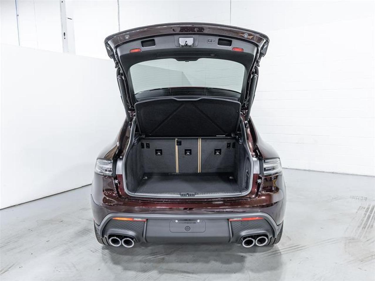 2025 Porsche Macan  Photo