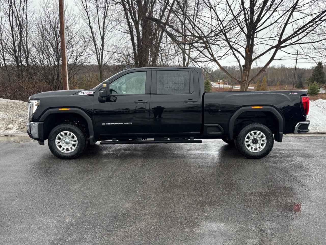 2026 GMC SIERRA 2500HD Crew Cab Standard Box 4-Wheel Drive Pro Photo