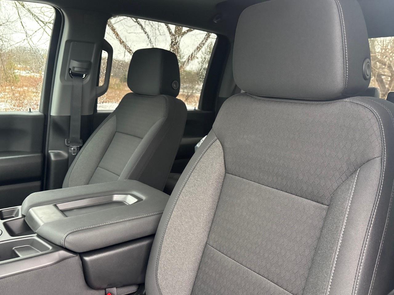 2026 GMC SIERRA 2500HD Crew Cab Standard Box 4-Wheel Drive Pro Photo