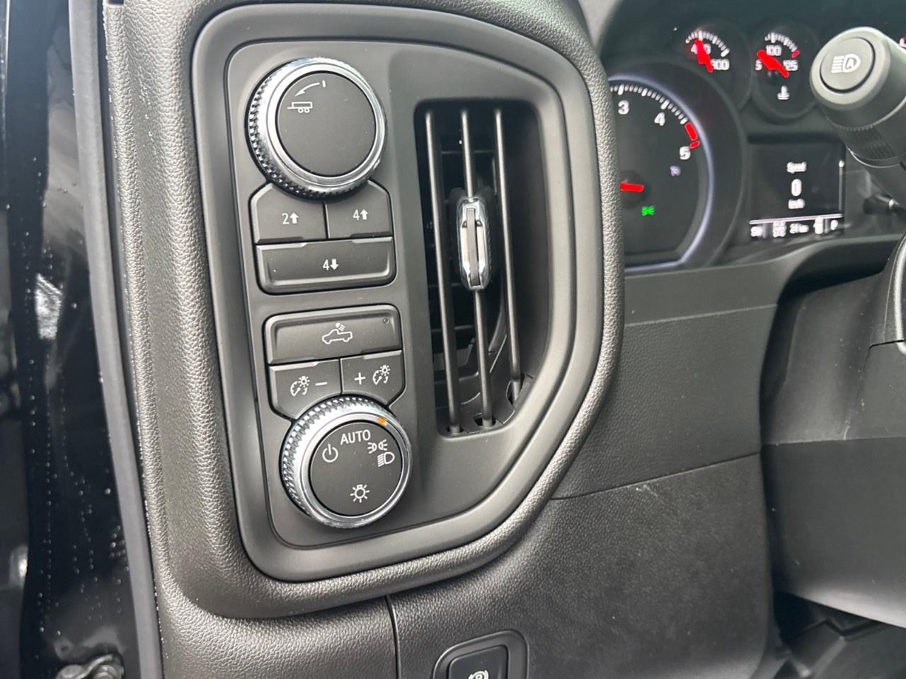 2026 GMC SIERRA 2500HD Crew Cab Standard Box 4-Wheel Drive Pro Photo