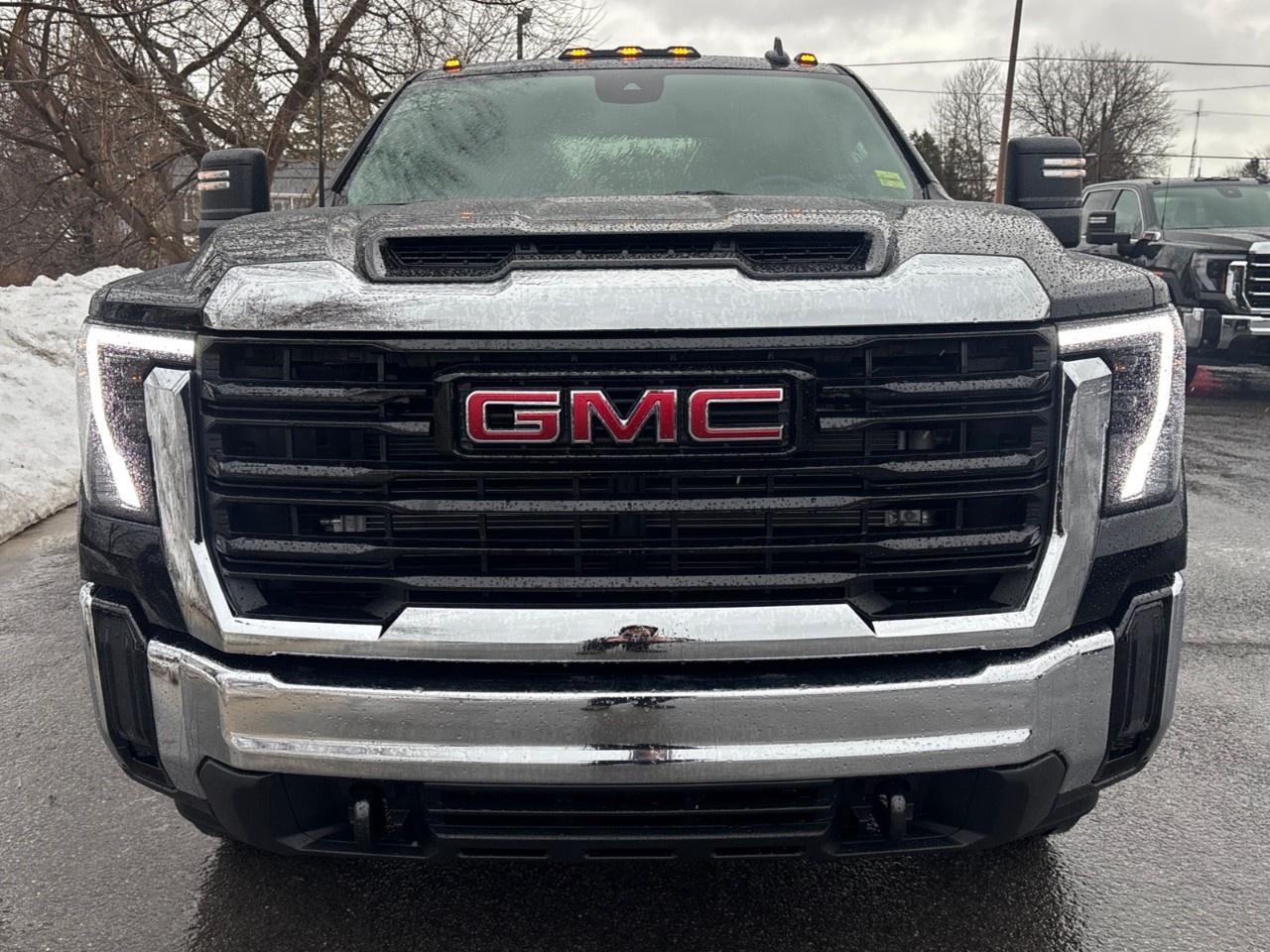 2026 GMC SIERRA 2500HD Crew Cab Standard Box 4-Wheel Drive Pro Photo