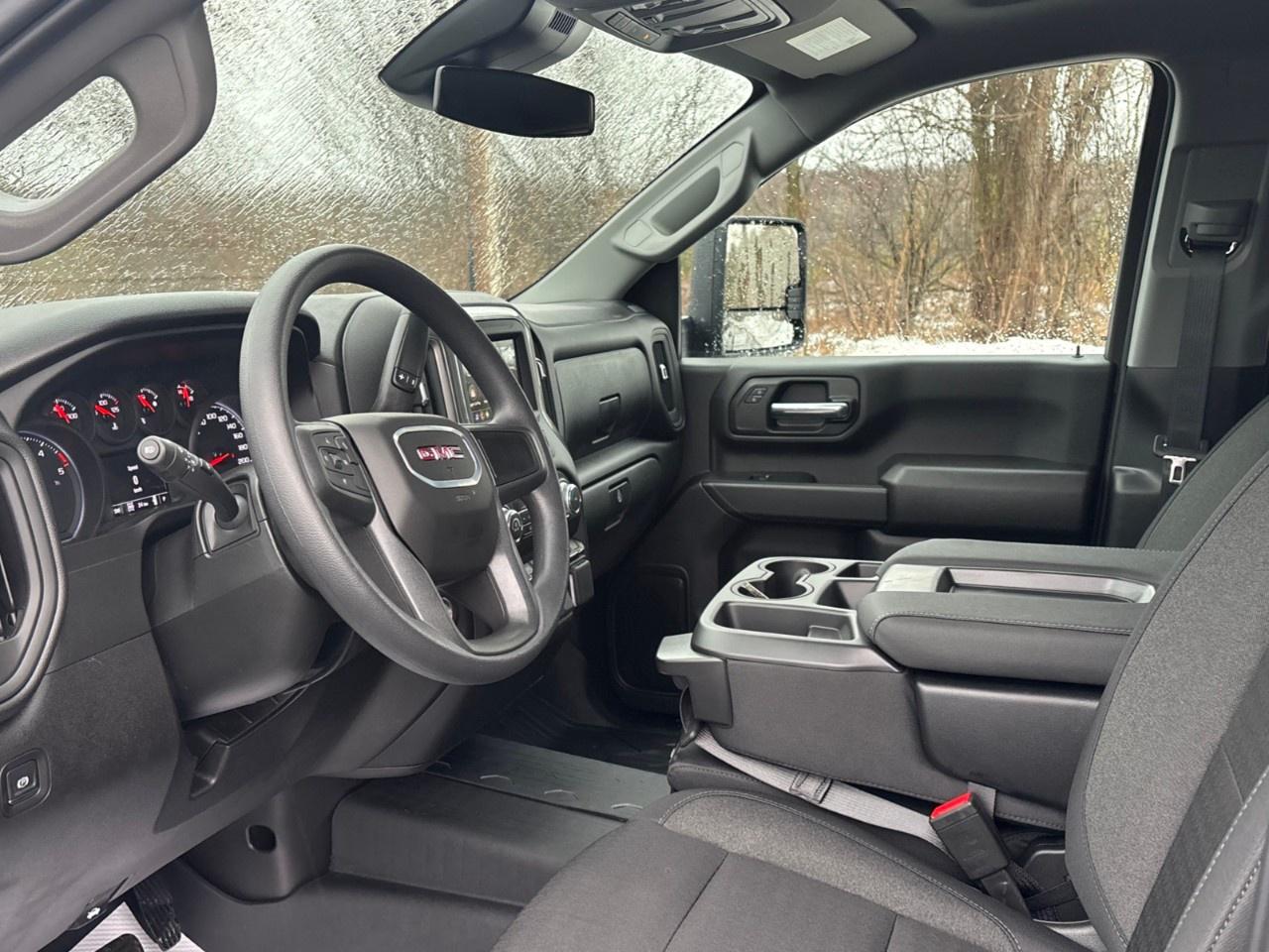 2026 GMC SIERRA 2500HD Crew Cab Standard Box 4-Wheel Drive Pro Photo