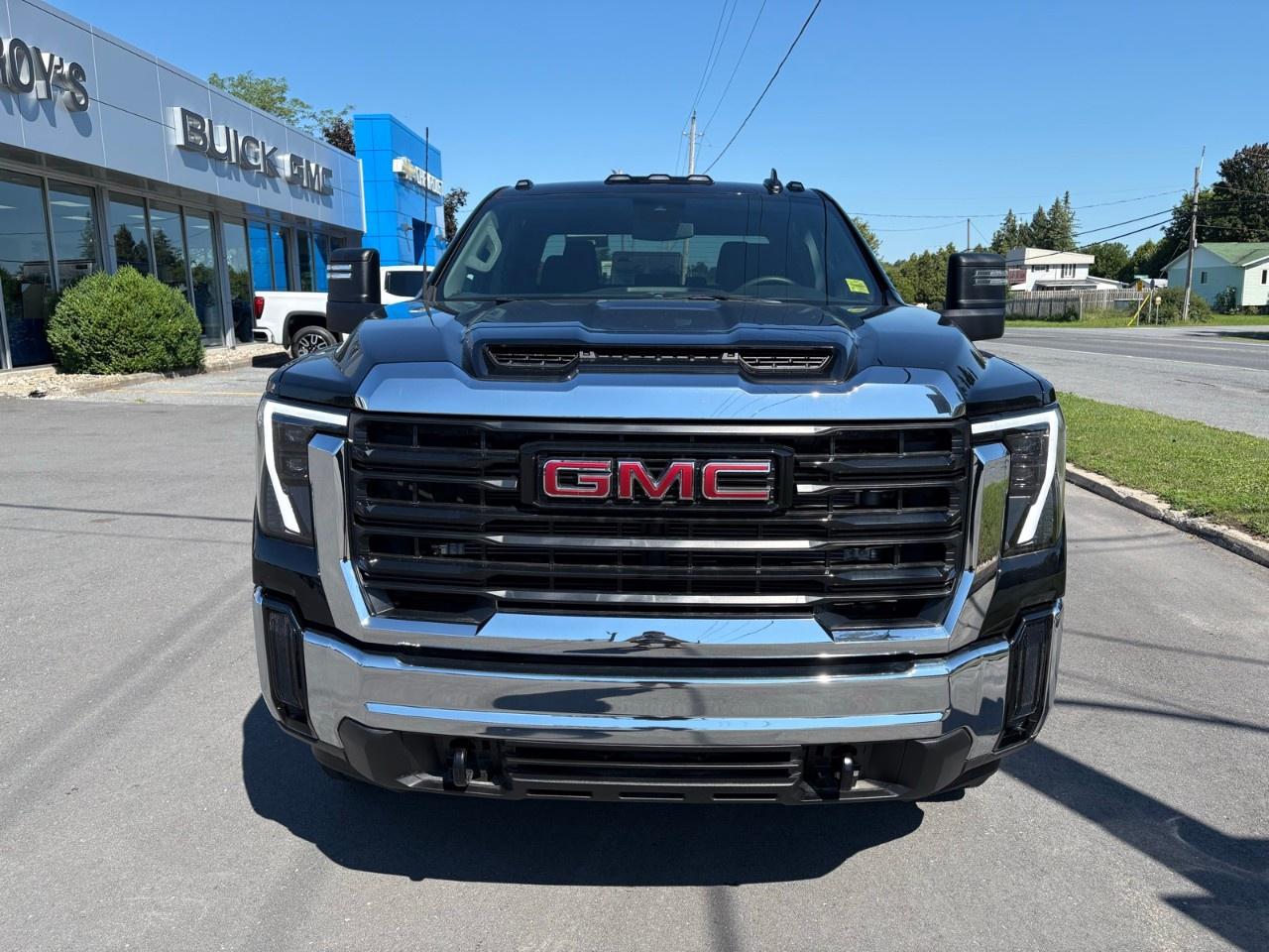 2026 GMC SIERRA 2500HD Crew Cab Standard Box 4-Wheel Drive Pro Photo