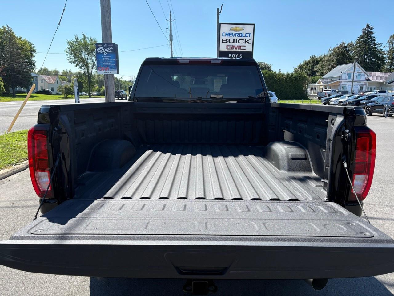 2026 GMC SIERRA 2500HD Crew Cab Standard Box 4-Wheel Drive Pro Photo