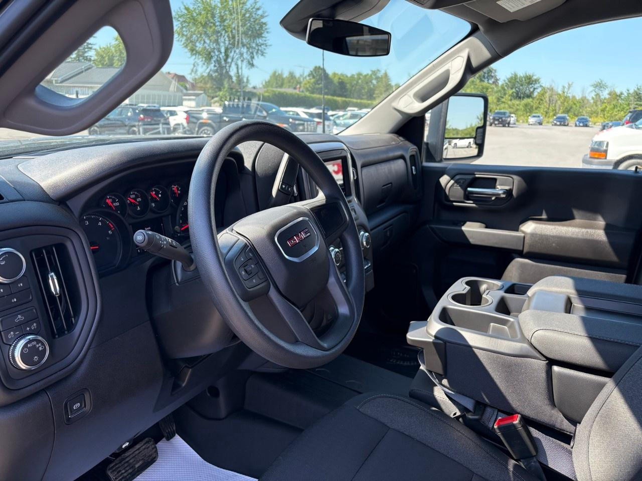 2026 GMC SIERRA 2500HD Crew Cab Standard Box 4-Wheel Drive Pro Photo