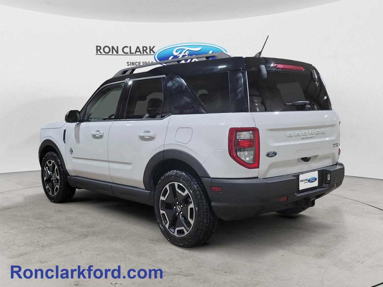 2022 Ford Bronco Sport Outer Banks 4dr 4x4 Photo4