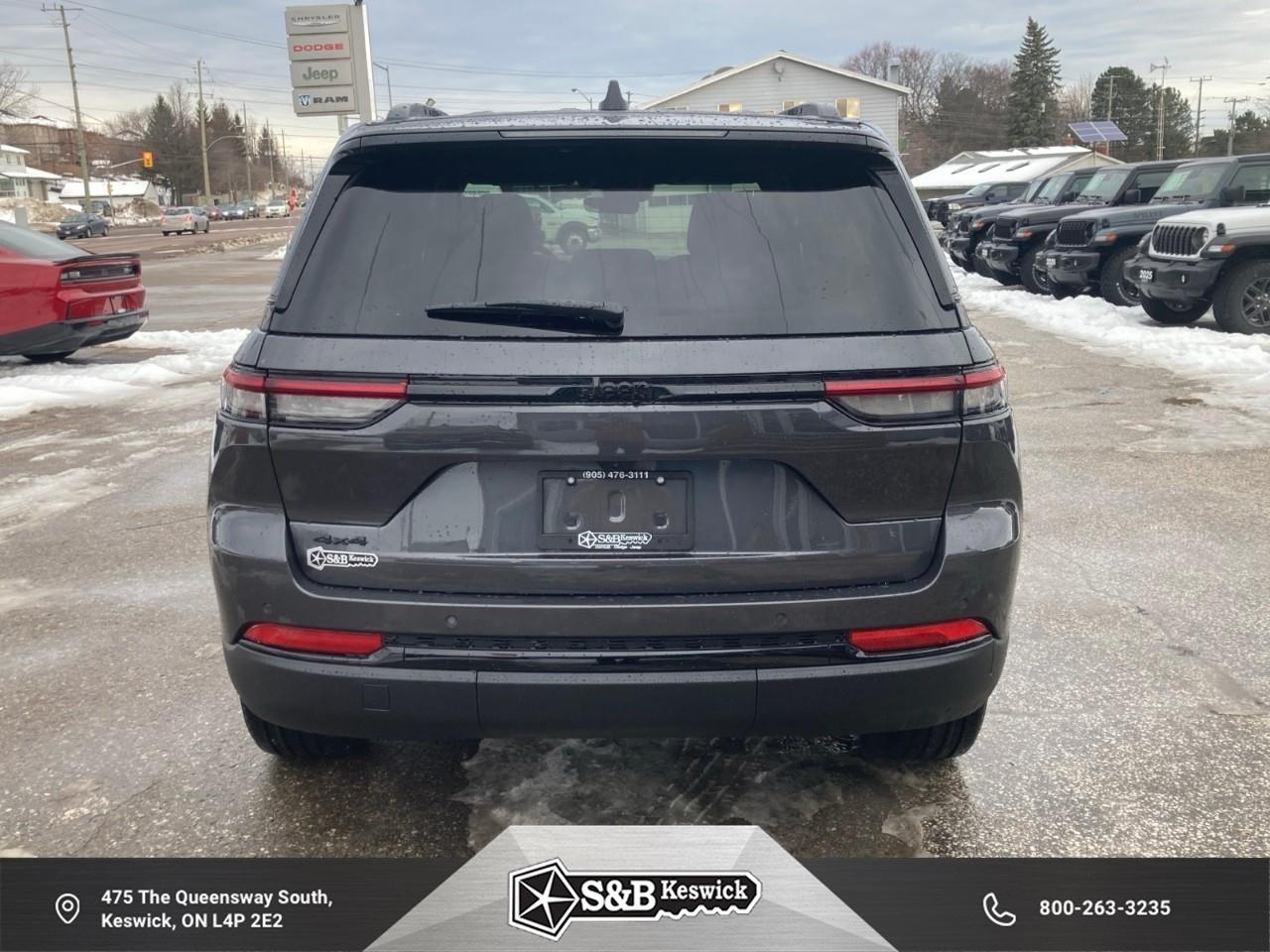 2025 Jeep Grand Cherokee Laredo 4dr 4x4 Photo3