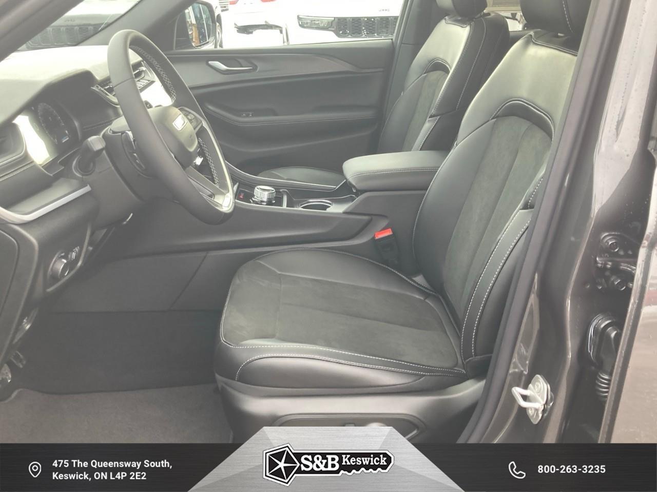 2025 Jeep Grand Cherokee Laredo 4dr 4x4 Photo