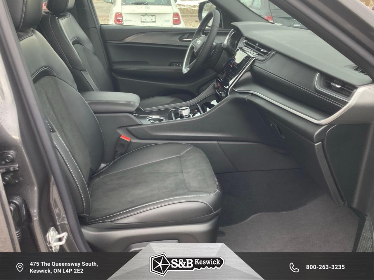 2025 Jeep Grand Cherokee Laredo 4dr 4x4 Photo