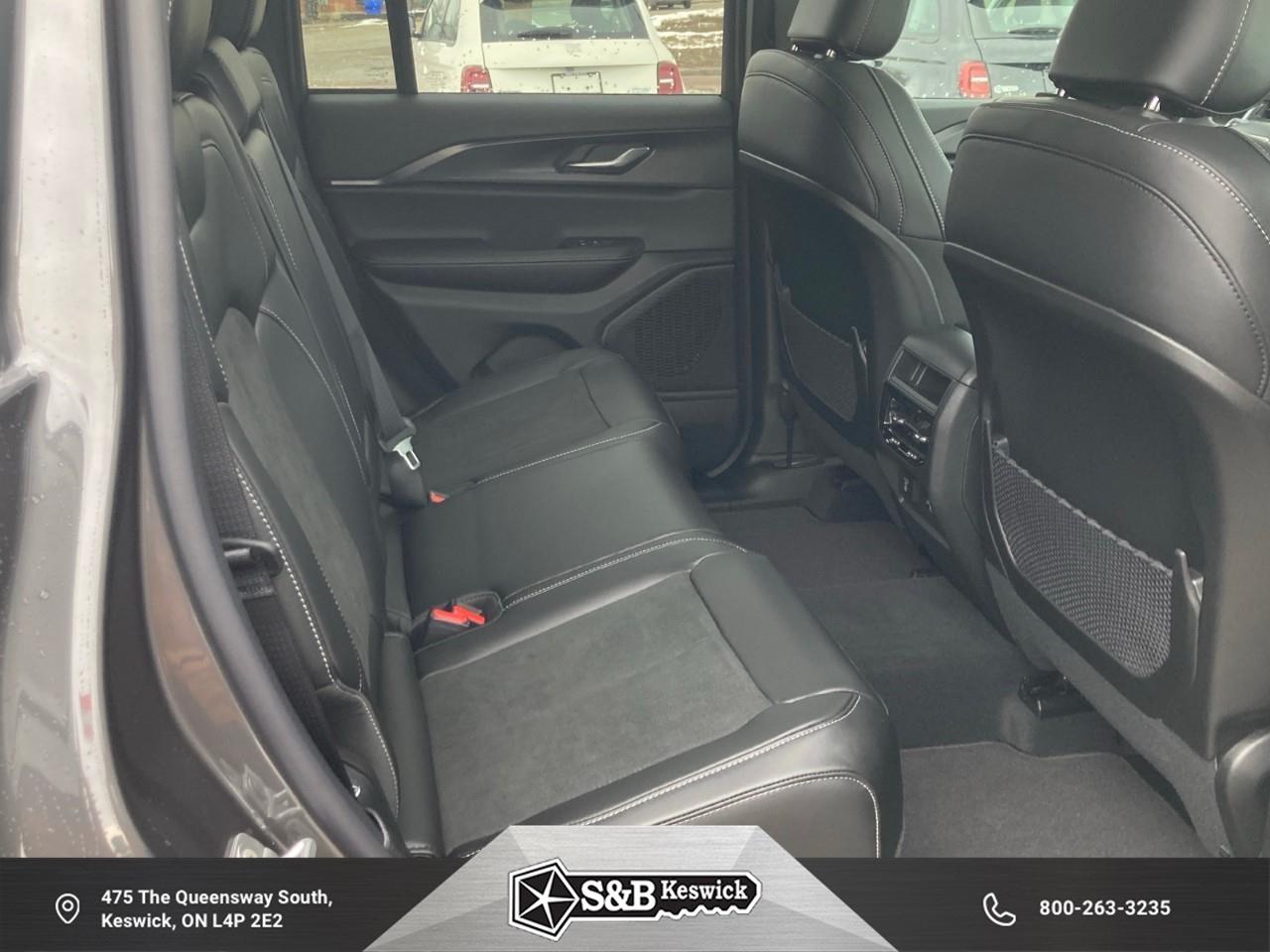 2025 Jeep Grand Cherokee Laredo 4dr 4x4 Photo