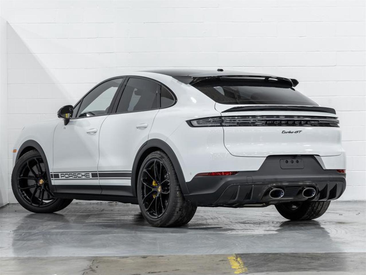 2025 Porsche Cayenne  Photo2