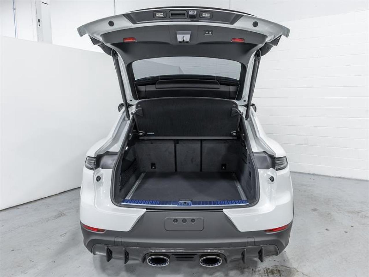 2025 Porsche Cayenne  Photo