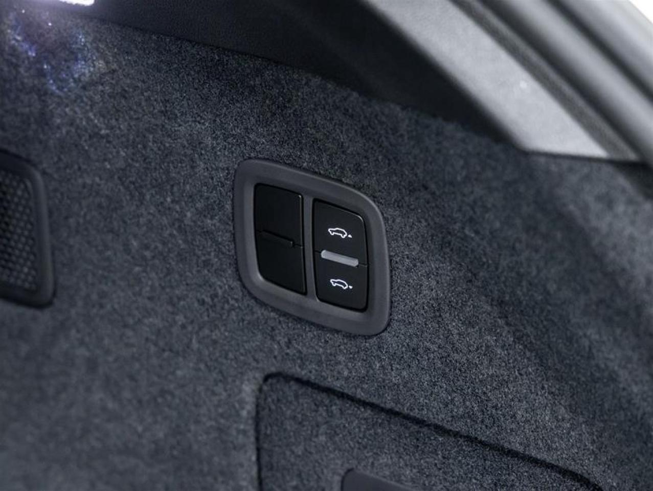 2025 Porsche Cayenne  Photo