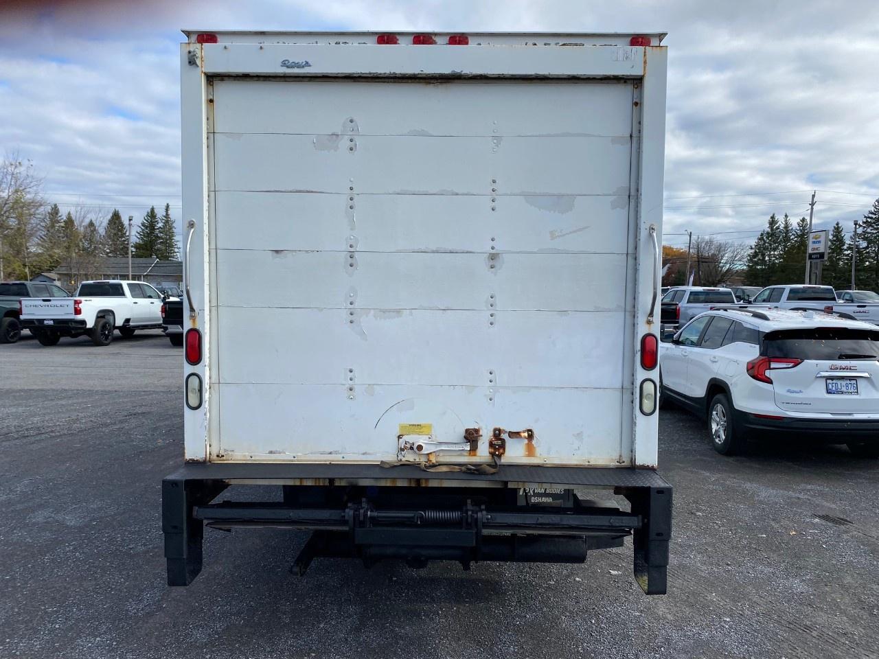 2015 GMC Savana Commercial Cutaway 177" Wheelbase Photo2