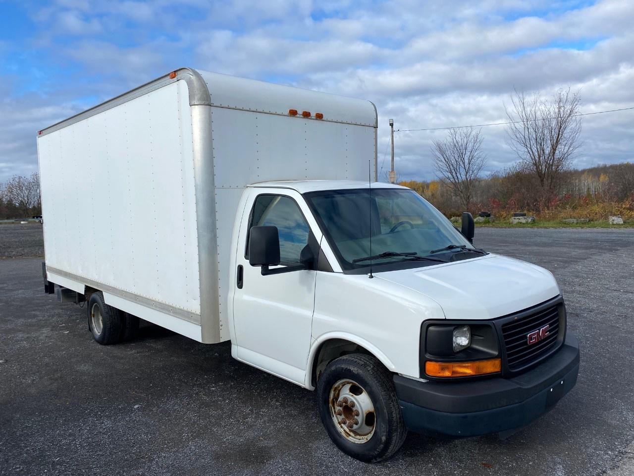 2015 GMC Savana Commercial Cutaway 177" Wheelbase Photo4