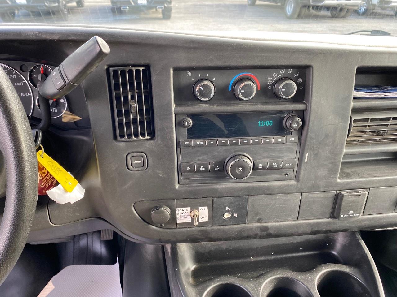 2015 GMC Savana Commercial Cutaway 177" Wheelbase Photo