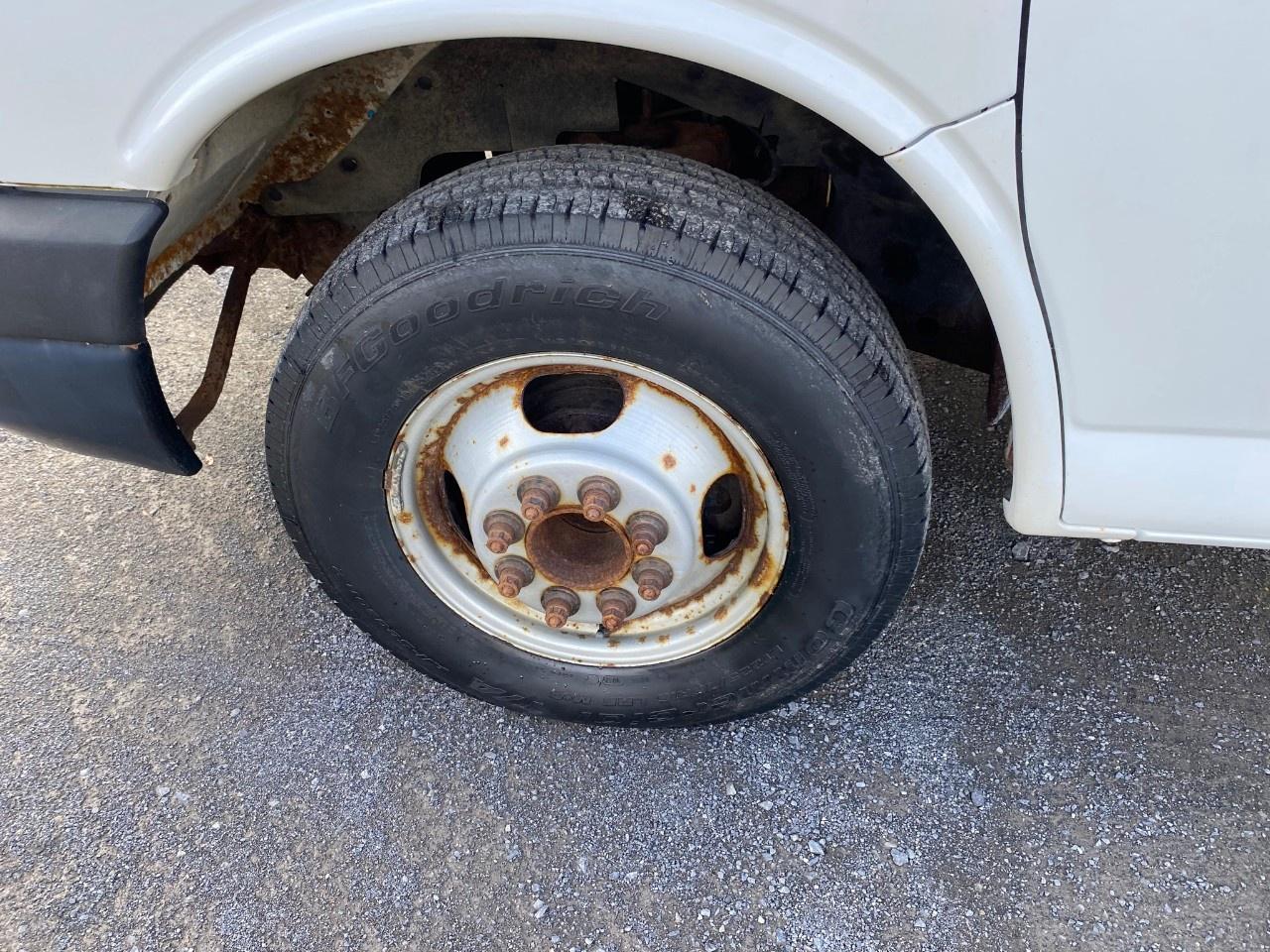 2015 GMC Savana Commercial Cutaway 177" Wheelbase Photo