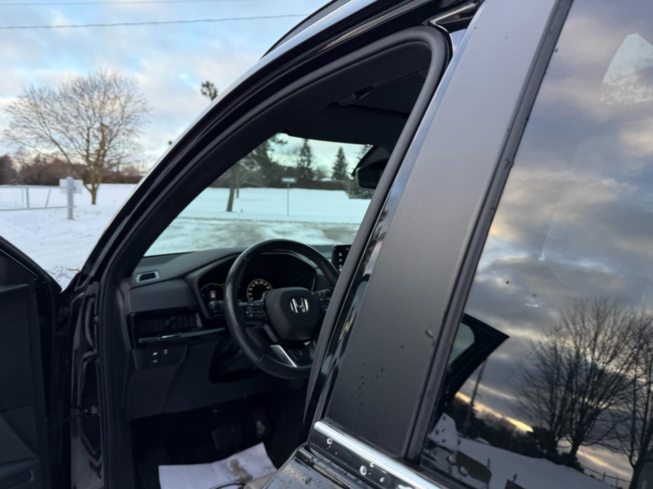 2024 Honda CR-V Hybrid Touring 4dr All-Wheel Drive Photo2