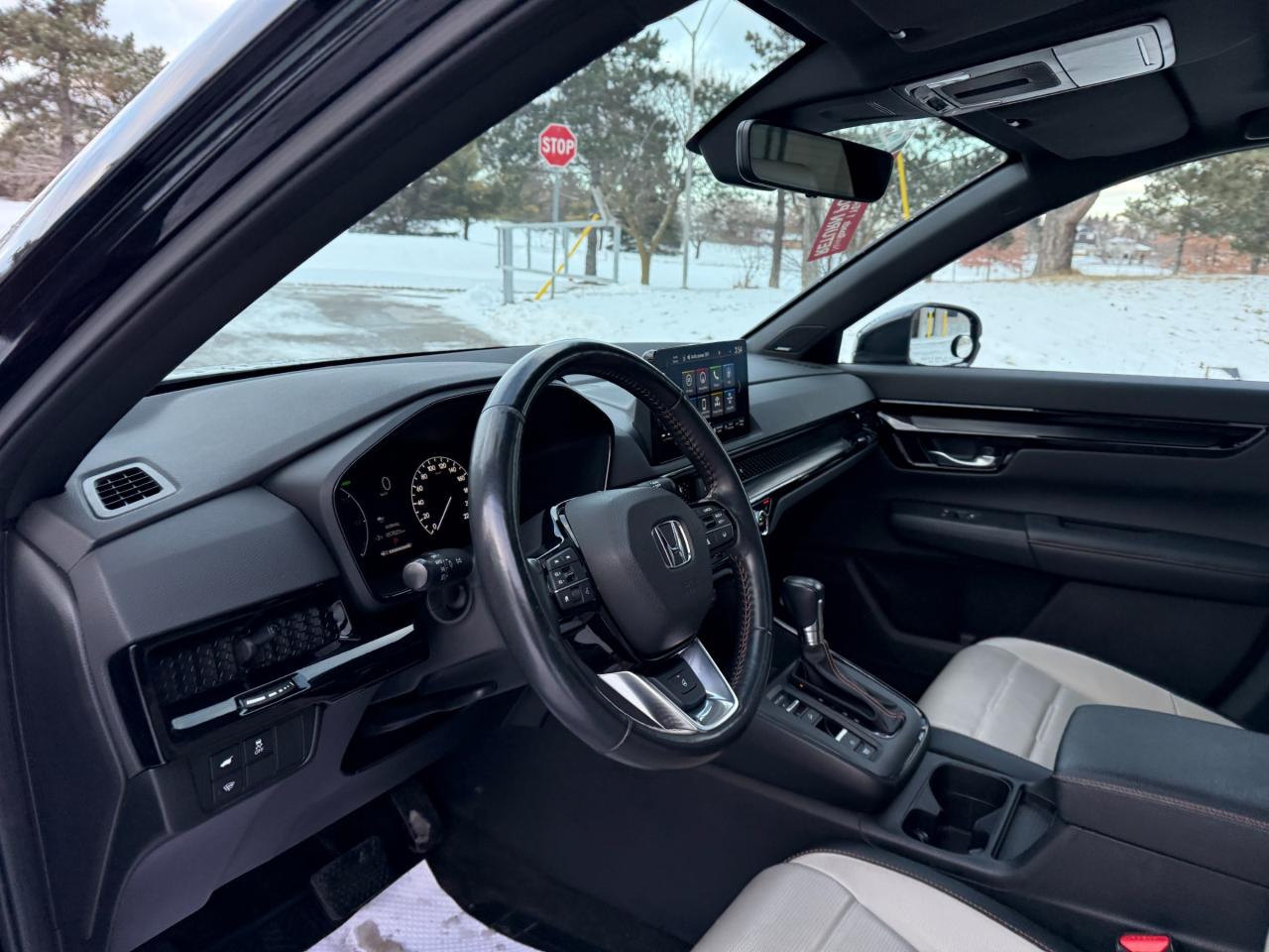 2024 Honda CR-V Hybrid Touring 4dr All-Wheel Drive Photo4